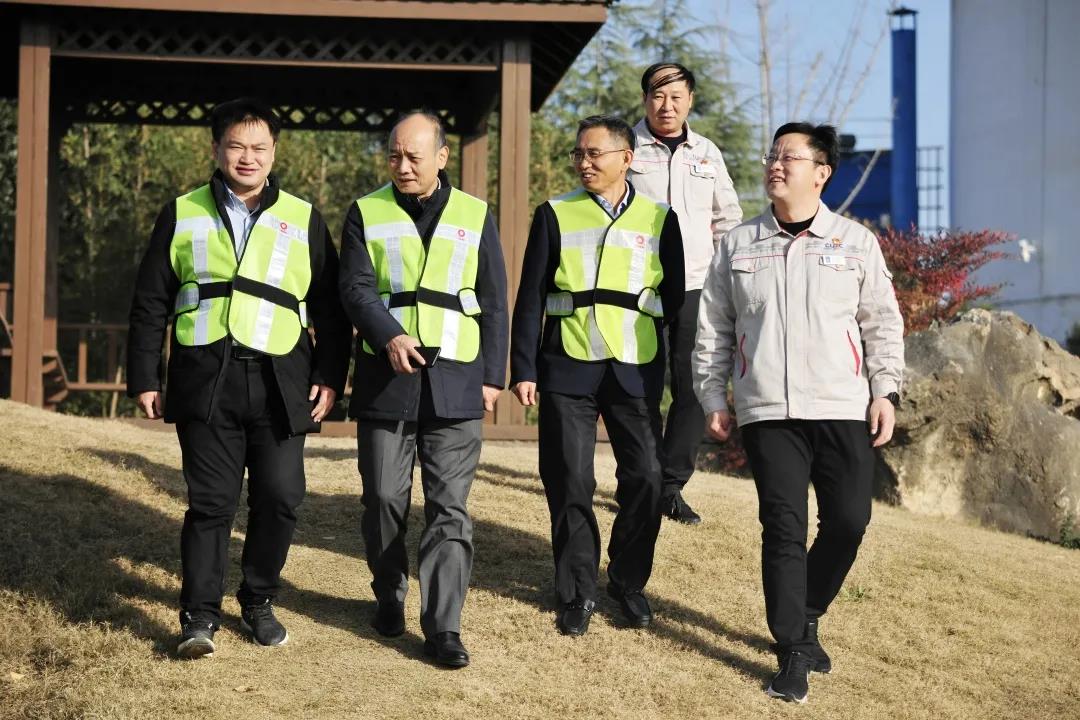 河南省机械冶金建材工会主席赵晓明、河南中联同力临时党委副书记任玉华一行莅临淅川中联调研指导工作